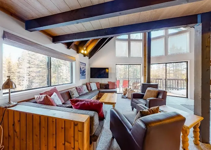 Charming Dog-Friendly Cabin With Xc Skiing & Bike Trails Outside The Door