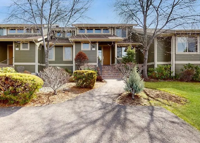 Spacious Townhouse With Fireplace Fast Wifi & Resort Pools-Hot Tub-Golf