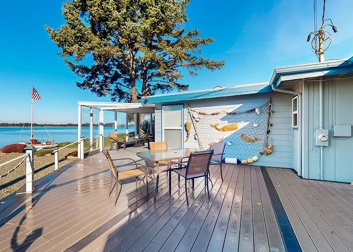 Waterfront Home With Panoramic Bay Views Deck Fireplace & Beach Access
