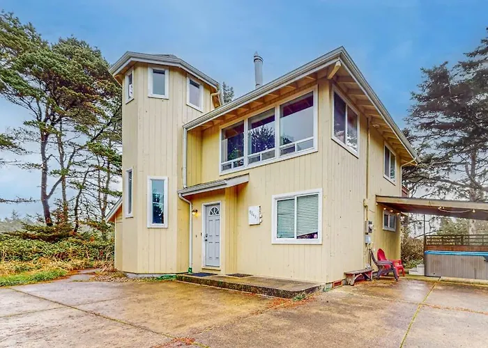 Elegant Home With Stunning Ocean Views & Dog Friendly