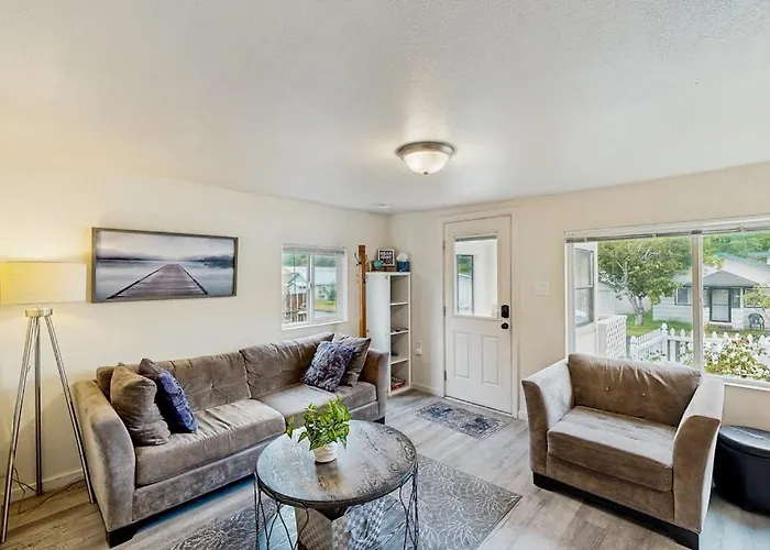 Cozy Family Beach Cottage With Hot Tub Deck Wifi Surfboard-Walk To Bay Dogs Ok