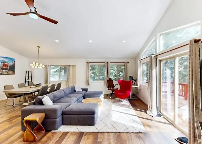 Modern Bright Home With Great Deck - Walk To Kings Beach Golf & Town