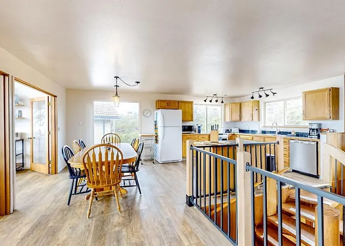 Dog-Friendly Home With Amazing Ocean & Sunset Views - Walk To Ocean Way Beach
