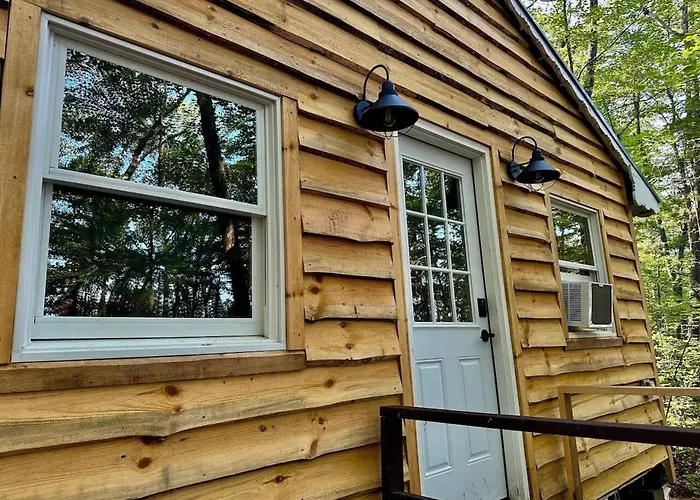 New Cabin W/ Snowmobile Access