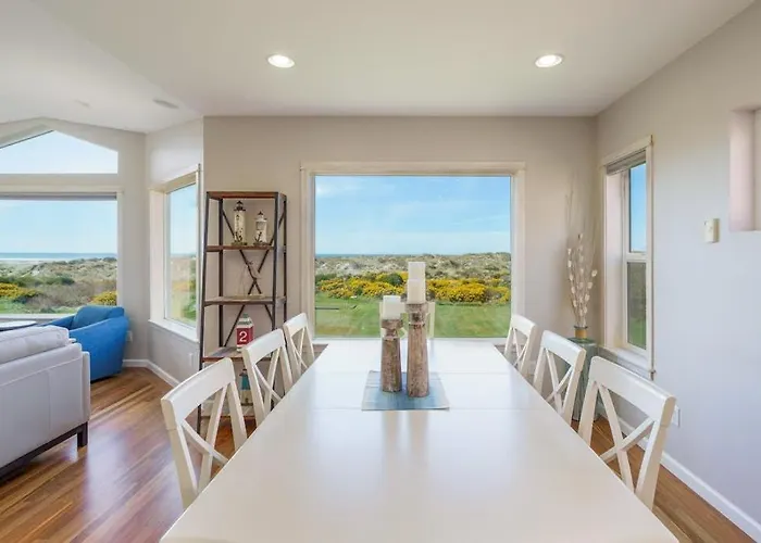 Luxe Oceanfront Home With Decks Grill Fireplace Gourmet Kitchen & Fast Wifi