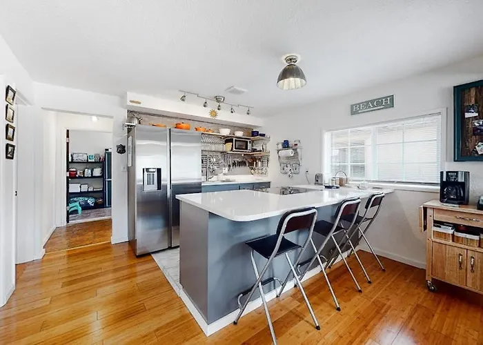 Dog-Friendly Coastal-Themed Home With A Full Kitchen & Washer&Dryer