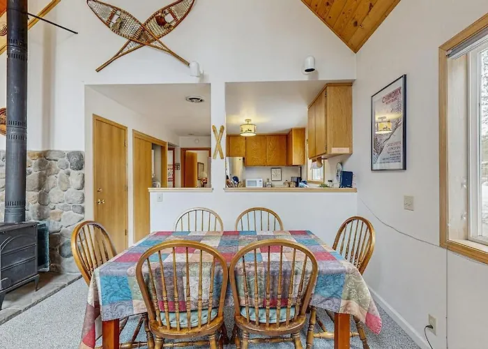 Cozy Dog-Friendly Getaway With Wood Stove & Washer&Dryer