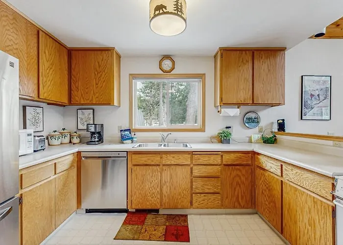 Cozy Dog-Friendly Getaway With Wood Stove & Washer&Dryer