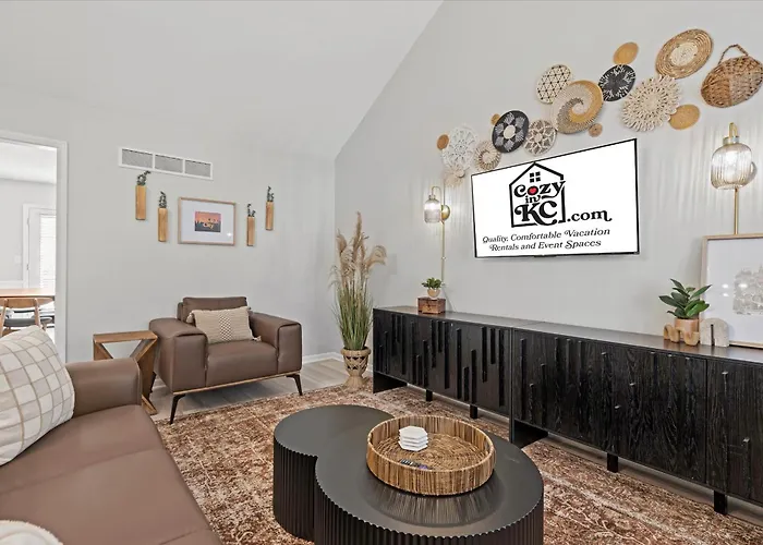 The Westwood - Charming Duplex Walkable To Plaza