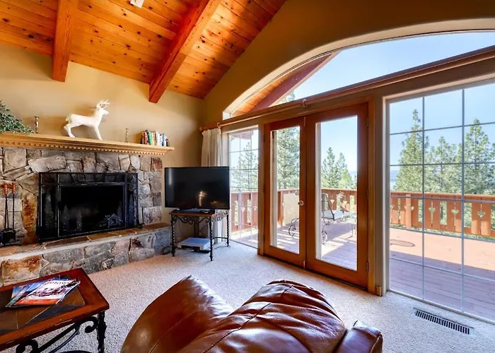 Dog-Friendly Chalet With Amazing Lake Views & Pool Access - Near Lake & Slopes