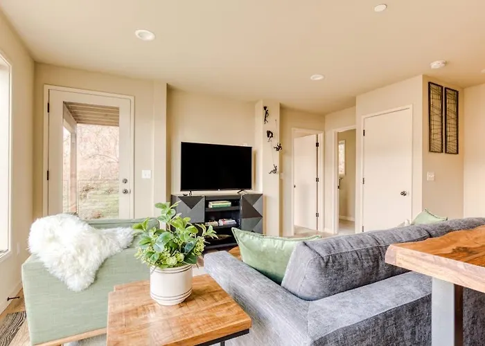 Modern Mountain & River-View House With Balcony Deck Gym And Wifi