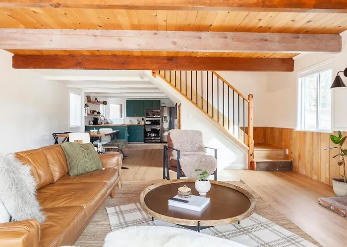 Cozy Renovated Cabin With Hot Tub And Ev & Amenities