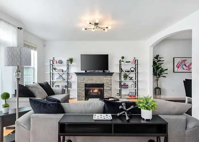 Modern Clackamas Townhome • Garage • Patio