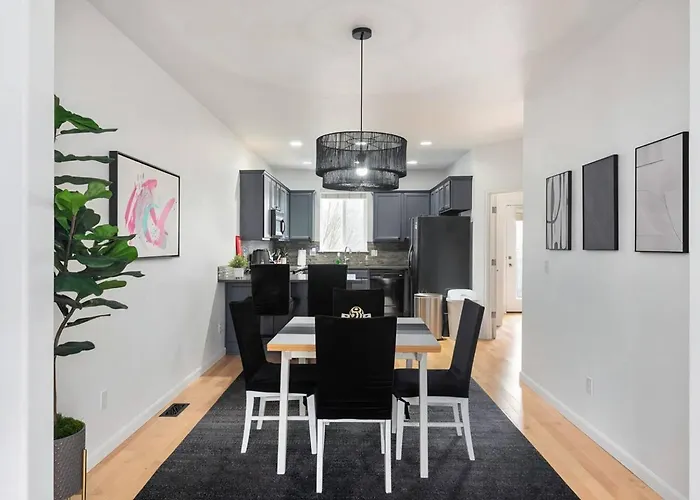 Modern Clackamas Townhome • Garage • Patio