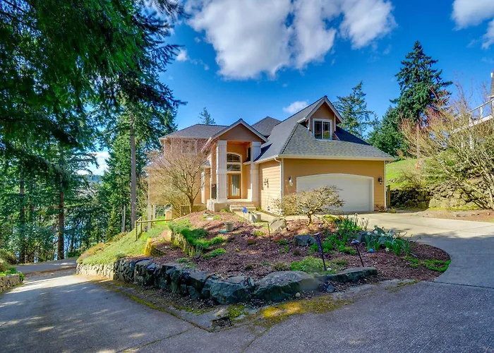 Premier Gig Harbor Home! Views, Spa & Billiards