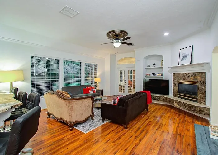 Family-Friendly 4Br Big Yard & Spacious Patio