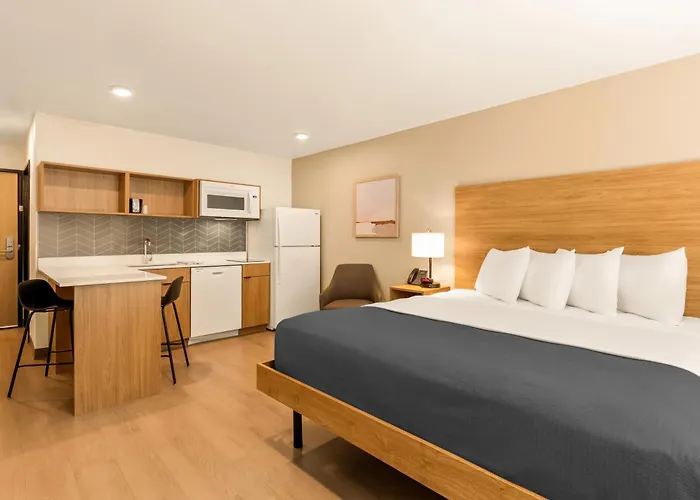 Livaway Suites Phoenix-Surprise