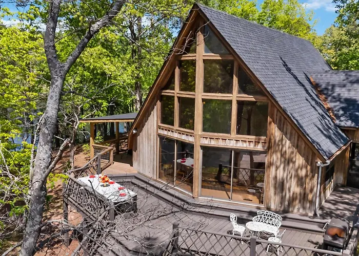 Riverfront Retreat With Dock, Kayaks And Views