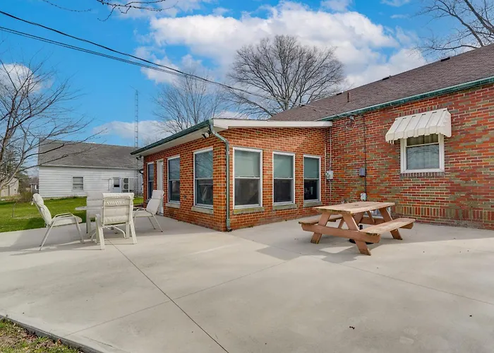 1 Mi To Dtwn Tiffin! Brick Bungalow W/ Patio, Yard