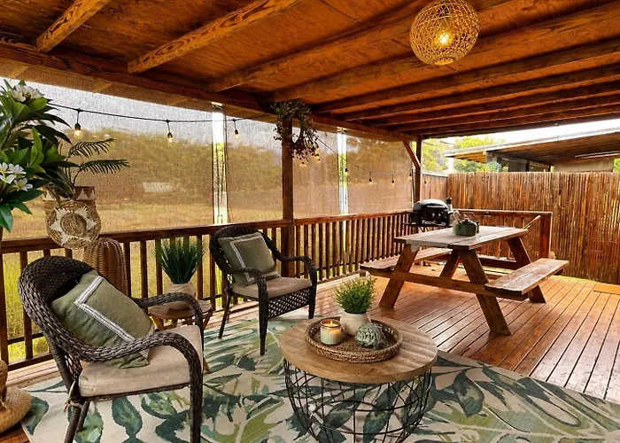 Pipeline Tropical Bungalow