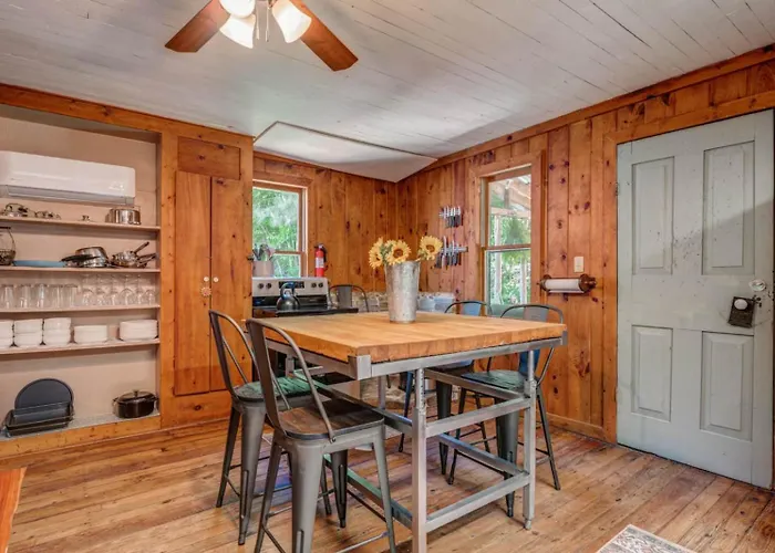 Farm House At Kaluna Farm Retreat