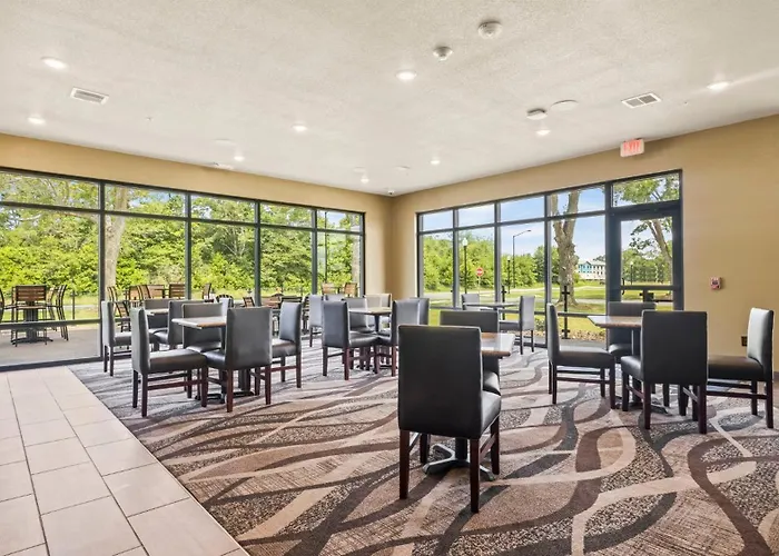 Cobblestone Hotel & Suites - Bay Minette