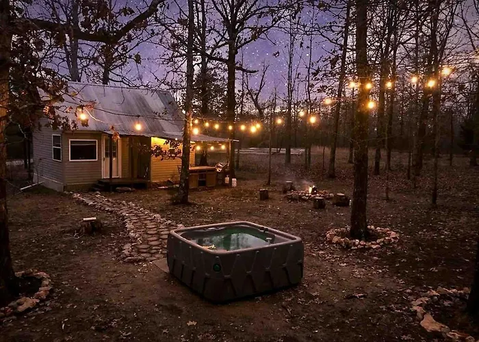 Tranquil Lakefront Cabin Surrounded By Woods, Wildlife & Scenic Trails In Williford, Arkansas