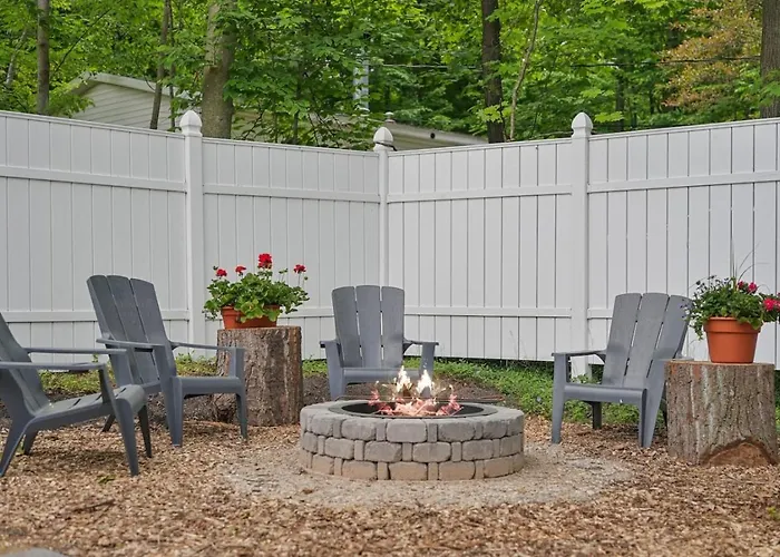 Sunny 3Br With Firepit Game Yard Walk To Green Lake
