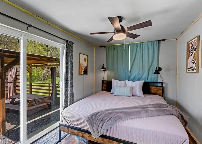 Peaceful Cabin Retreat With Spa Features & Unique Farm Vibes In Newport, Tennessee
