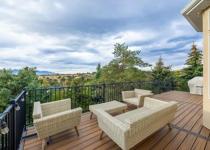 Ski, Hike & Bike: 4,000 Sq Ft Bell Canyon Retreat