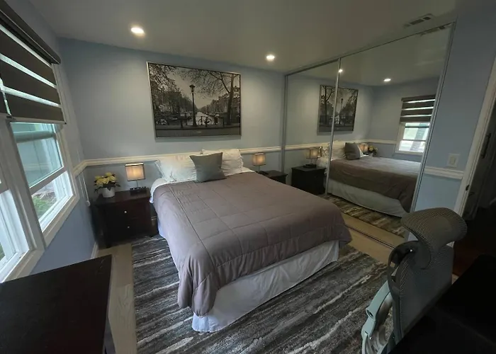 Adorable Room In The House With Peacefull Backyard