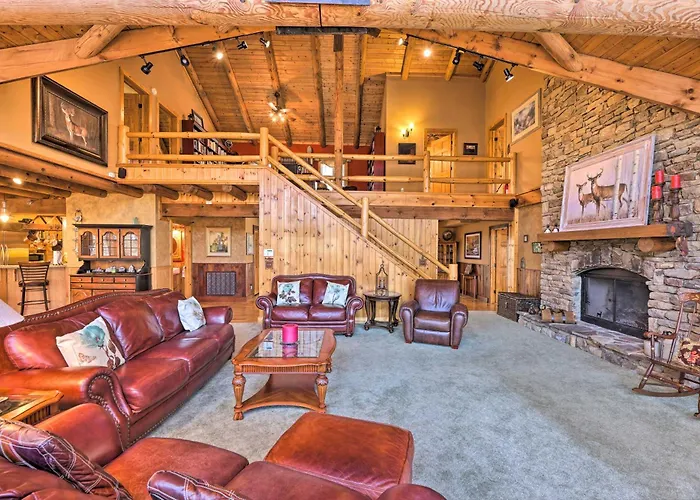 'Serenity On The River' Luxe Lewisburg Cabin!