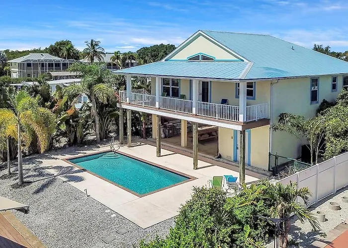 3 Bed 3 Bath Home On Quiet Canal With Heated And Chilled Pool