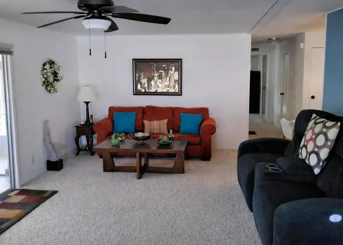 Lakefront Retreat • Patio + Grill • Pet Friendly