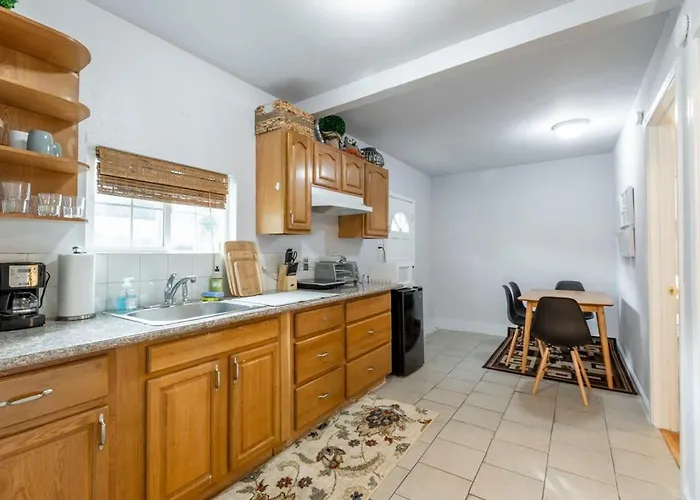 Marbella Lane - 2Br Guest House Dtwn Rwc Pking