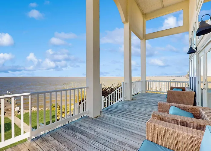 Beachfront Dog-Friendly Home With Deck Private Outdoor Pool Ac Grill Free Wifi