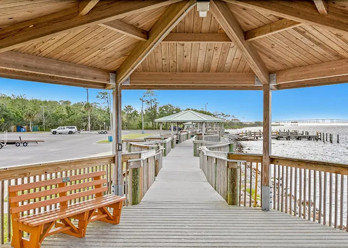 Dog-Friendly Home With Private Pool & High-Speed Wifi - Near Beach & Boat Launch