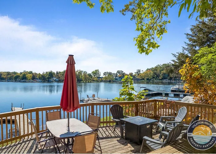 Lakefront Retreat With Dock Bbq And Lake Access