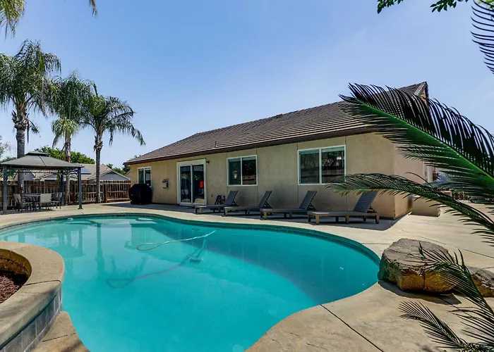 Mtn Retreat 3 Mi To Dtwn Visalia W/ Poolside Bbq