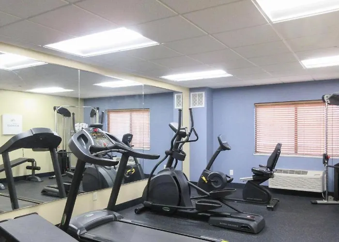 Saint Joseph Inn & Suites