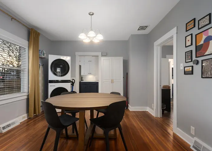 Spacious 5 Bedroom Home 33