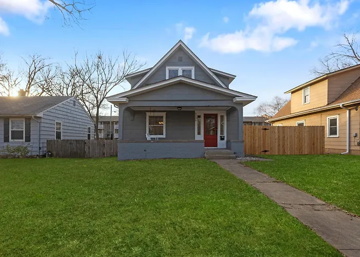 Spacious 5 Bedroom Home 33