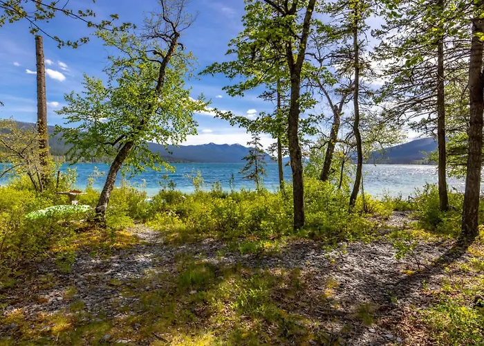 Walsh Cottage On The Shores Of Lake Mcdonald