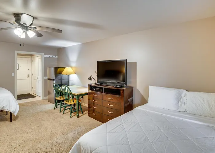 Walkable Lake Escape! Elkhart Lake Condo