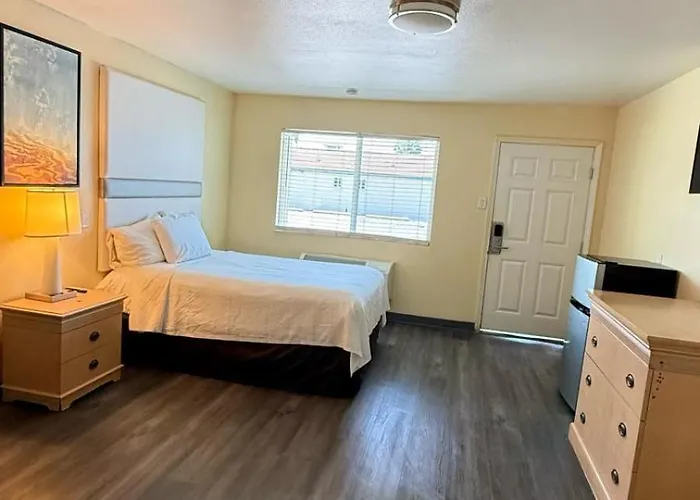 Citrus Inn & Suites