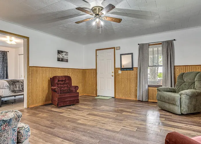 1 Mi To Park & Lake! Charming Retreat In Sullivan