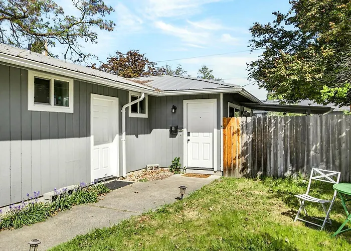 Basecamp Gp- Private Unit In Quiet Duplex Near Downtown