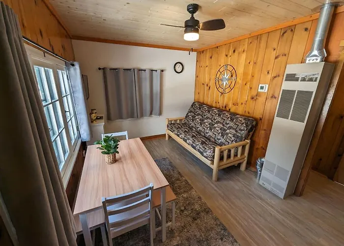 2Br 1Ba Cabin #3 Riverside Point Resort