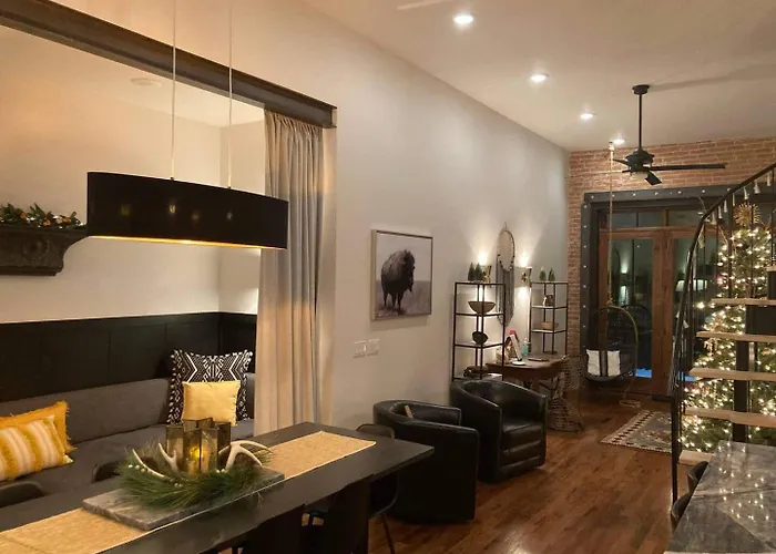 Luxe Main St Loft With Rooftop Lounge And Balcony
