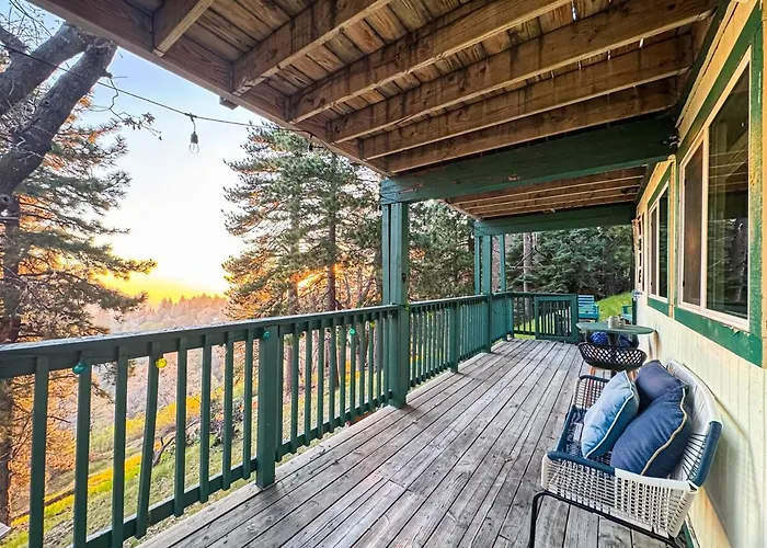 Alpine Lookout Cabin - 2 Balconies & Private Suite